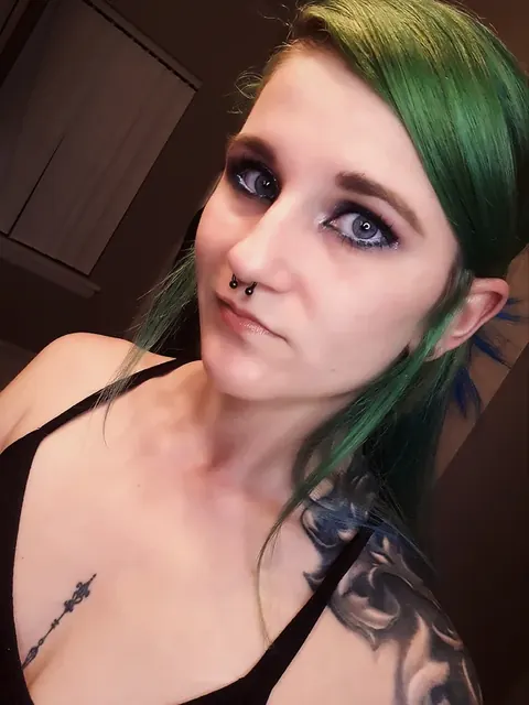 DorothyDank OnlyFans petite artist