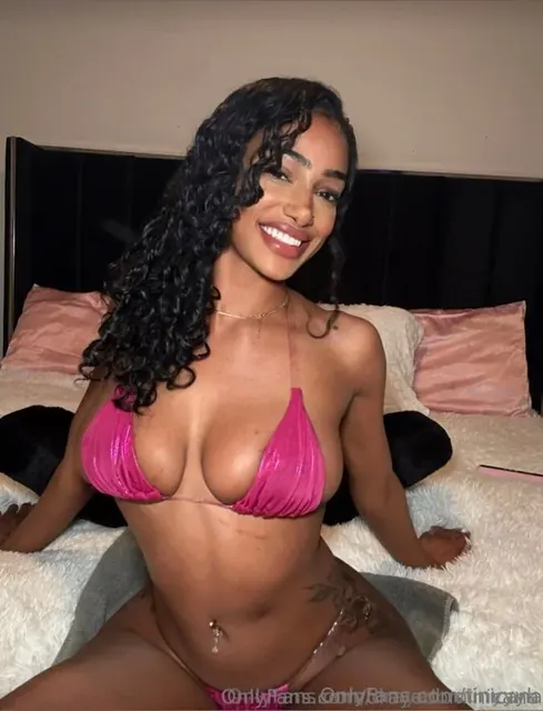 Drayadominicana OnlyFans all natural creator
