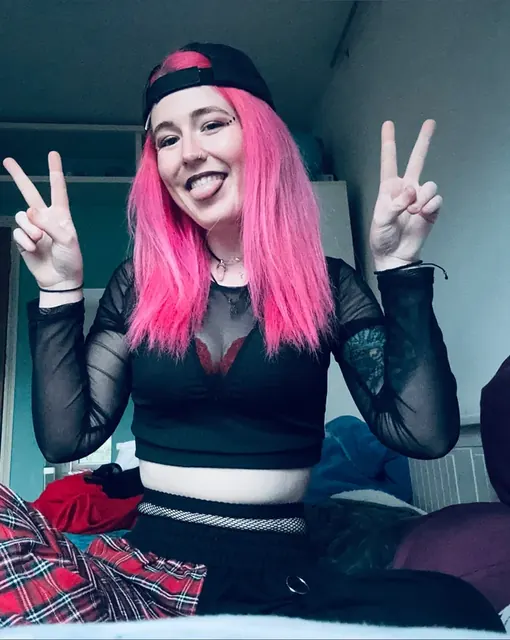 Becca on OnlyFans with blue eyes