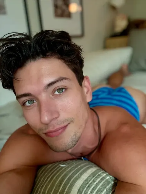Dronedik OnlyFans creator sharing hot videos