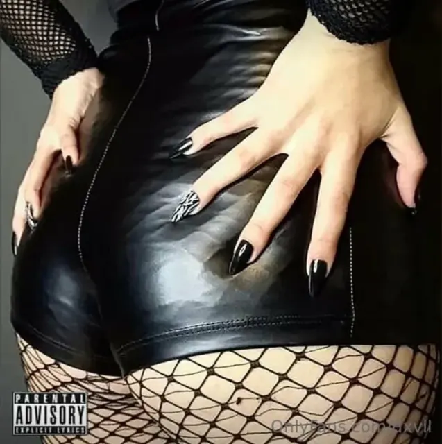 dxvil OnlyFans creator with engaging content