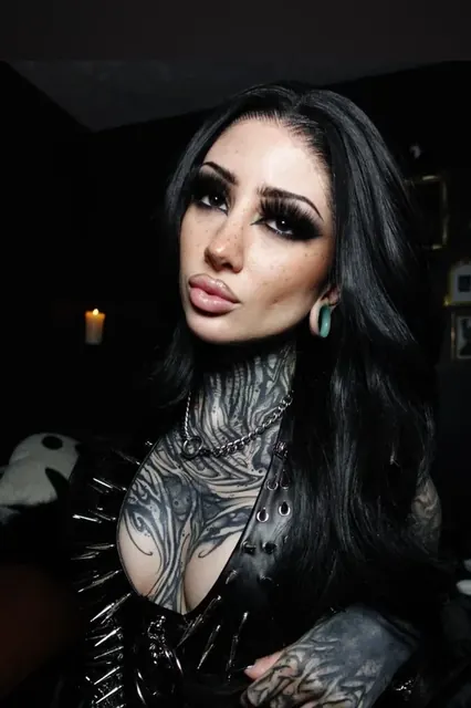 GEMINI OnlyFans goth pierced tattooed creator