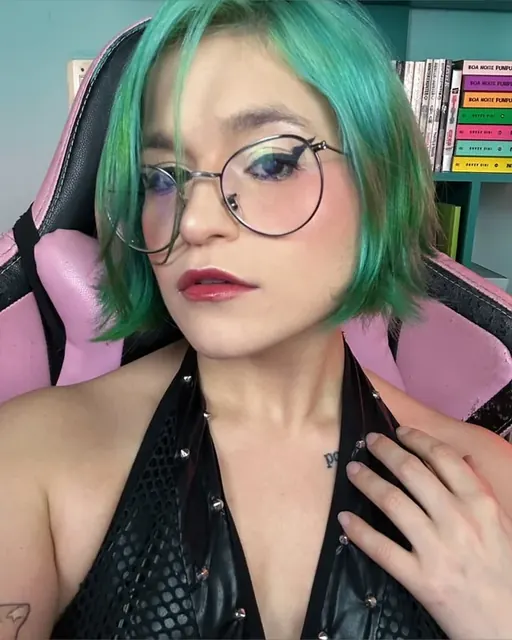 Efieme OnlyFans tattooed alternative creator