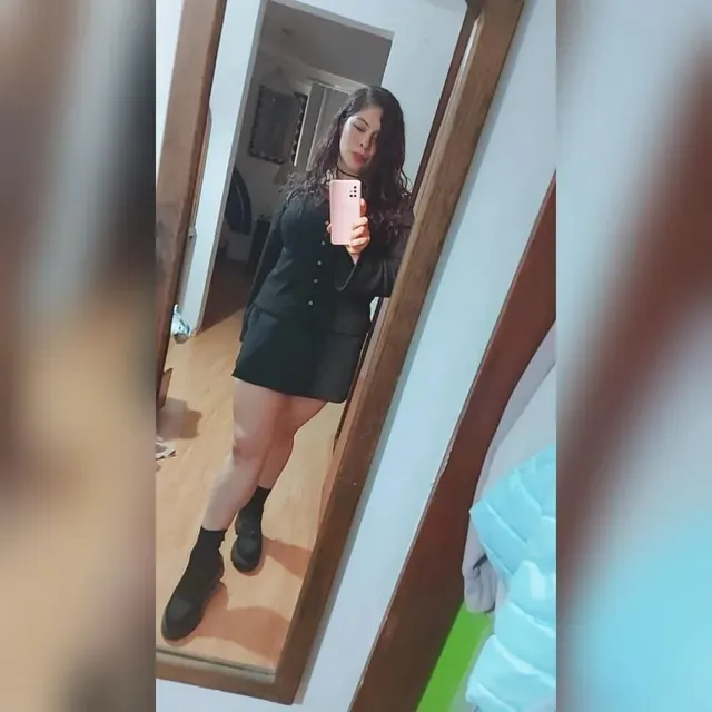 Eliizxxx69 OnlyFans creator with enticing content
