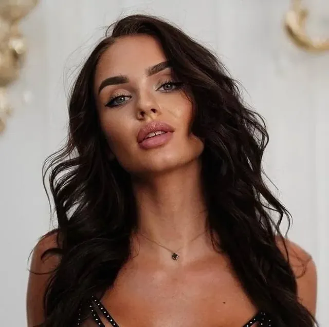 Elish Blossom OnlyFans cheerful creator