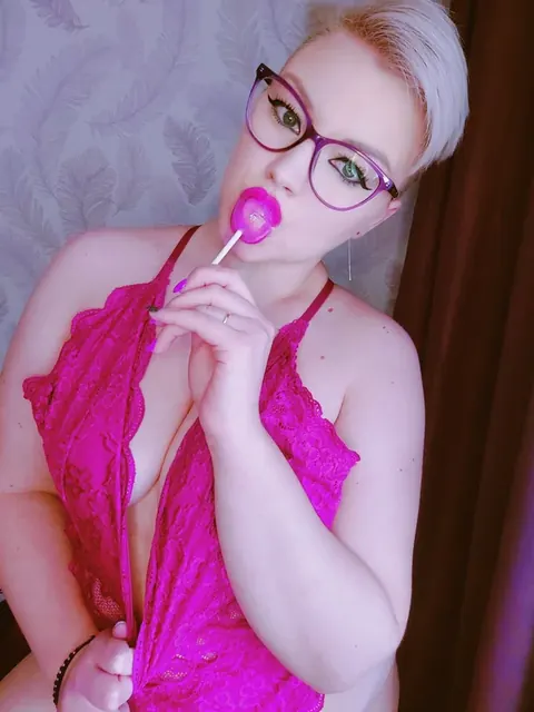Ella Candy OnlyFans nude photo creator