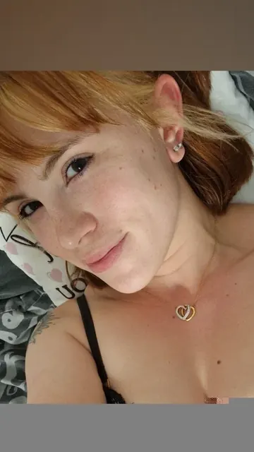 Ellaerotic OnlyFans baby-faced milf creator