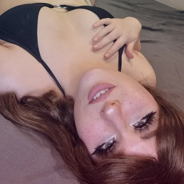 Elle Knightly OnlyFans Creator with a curvy figure
