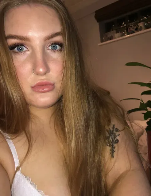 EllenUKx OnlyFans redheaded creator