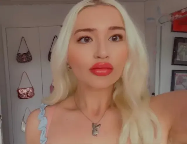 Ellie4206 OnlyFans exclusive content creator