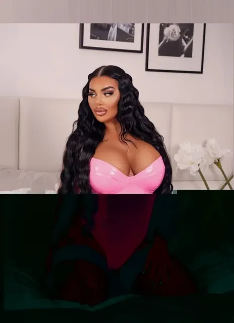 Ellie Chloe OnlyFans British creator with dollification appeal