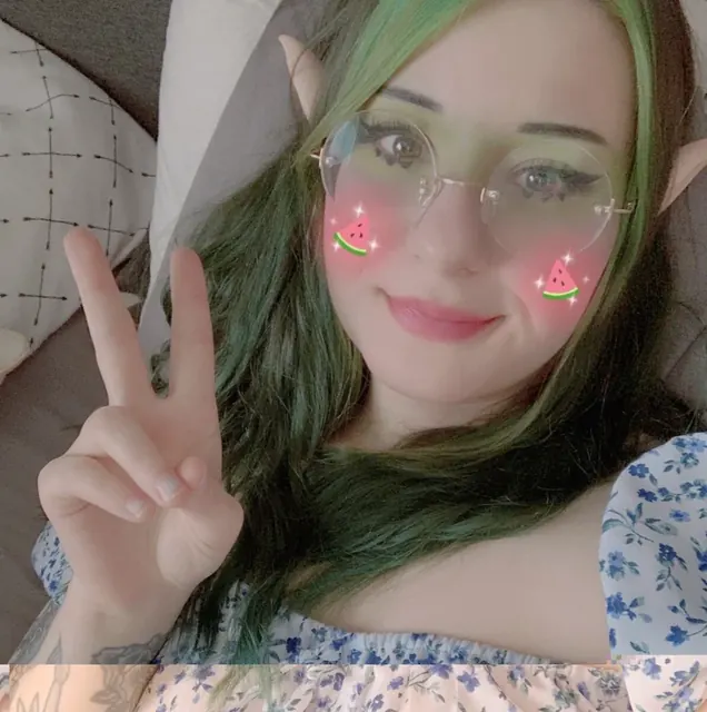 Ellie OnlyFans gamer girlfriend next door