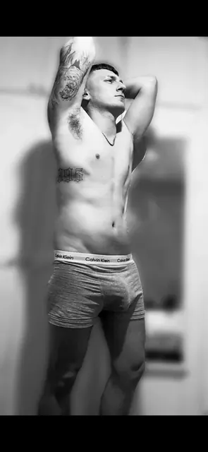 Elliottwolf OnlyFans male creator
