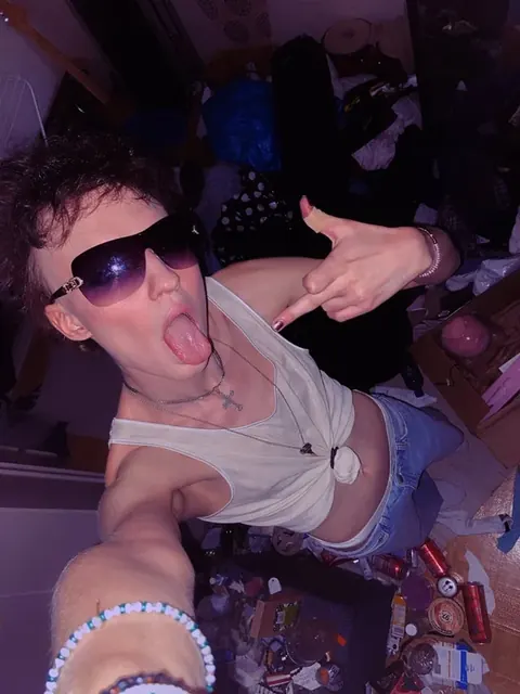 Elsahoneyy OnlyFans punk princess