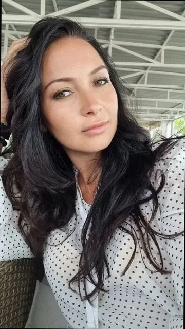 Elsa OnlyFans passionate brunette from Ukraine