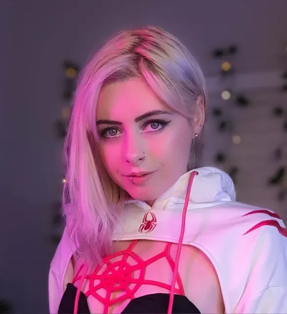 elunaxc OnlyFans cosplay creator