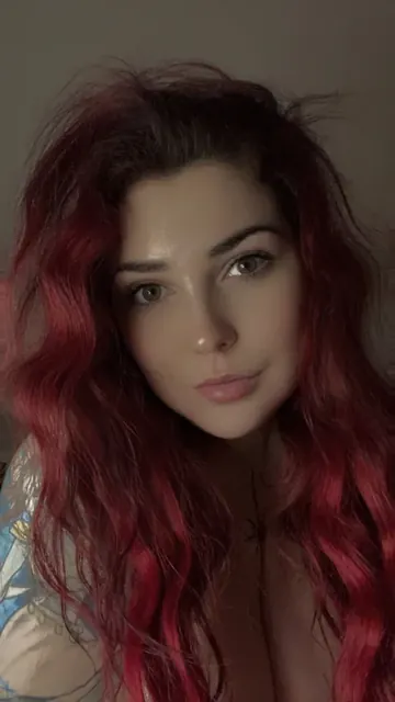 Emerald OnlyFans profile with red hair