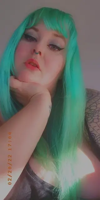 Emeraldviolet OnlyFans big ass