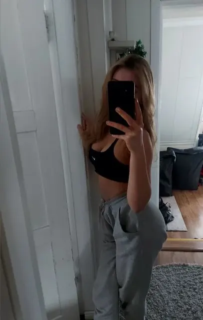 Emjo06 OnlyFans profile with a curious personality