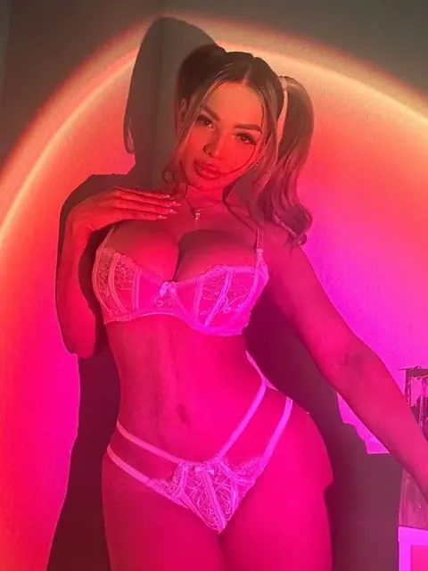 emmeline_glam OnlyFans Exclusive Content