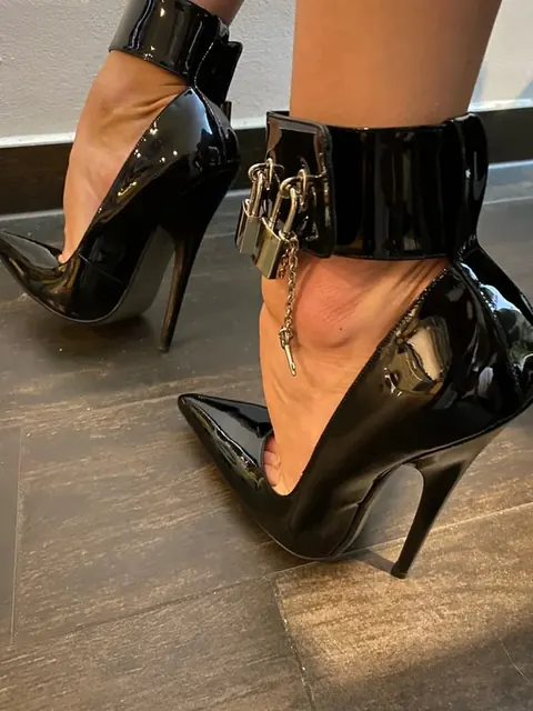 Enna Divine OnlyFans luxury feet and highheels