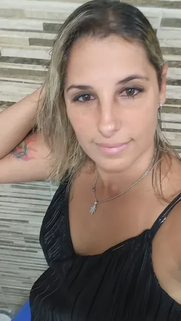 Eri Cella OnlyFans tattooed mom creator