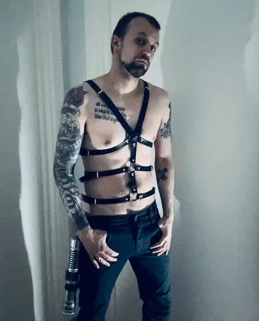 Essek OnlyFans creator with a playful personality