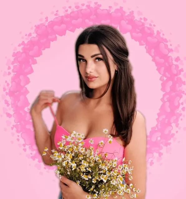 Eva ๐ OnlyFans creator with playful content