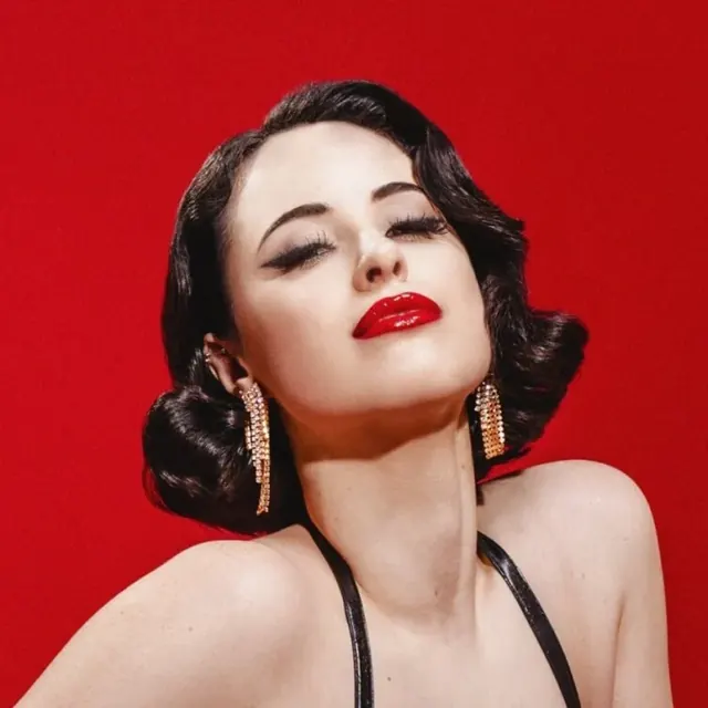 Evana De Lune on OnlyFans Burlesque Artist