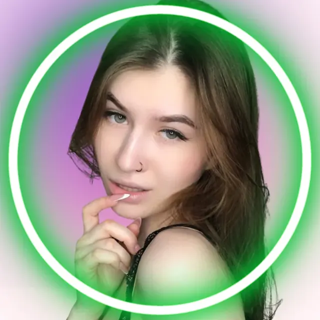 Evelyn Lux OnlyFans brunette pierced beauty