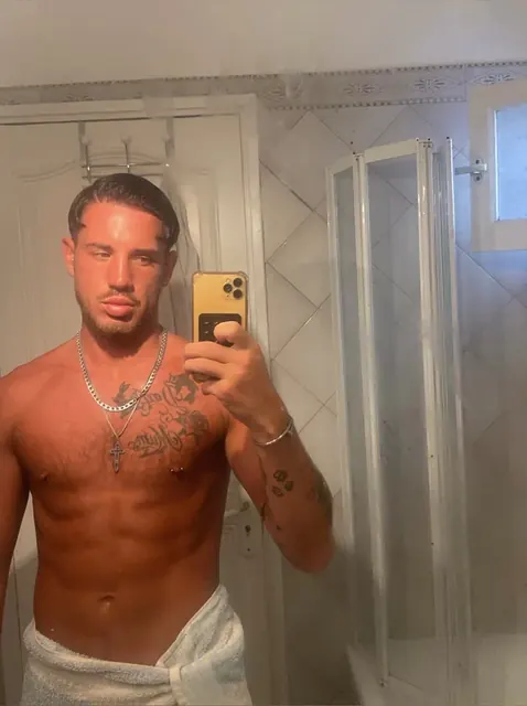 Alexyoungx OnlyFans creator with engaging content
