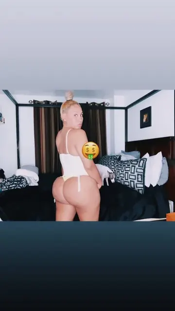 Expertamala OnlyFans Curvy Blonde Creator