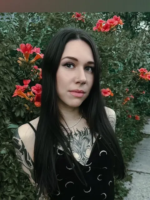 Explorewithlola OnlyFans snowboarding enthusiast