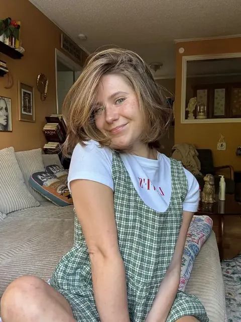 Julia OnlyFans profile picture - all-natural creator