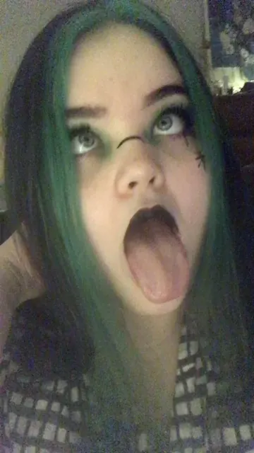 Ash on OnlyFans chubby goth girl