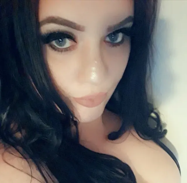 Feefeeroberts OnlyFans 27 year old British girl