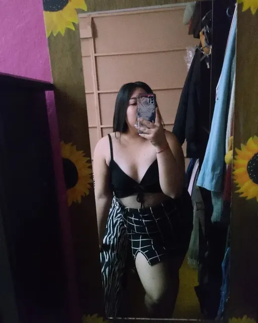 Fernanda Rivera OnlyFans creator with artistic flair.