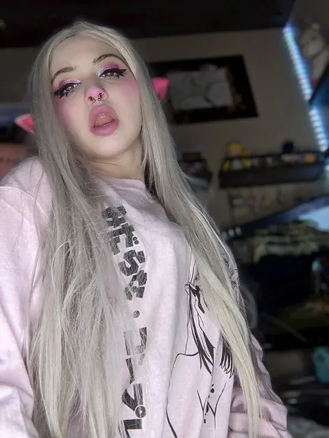 Finaru OnlyFans creator with kink-friendly cosplay