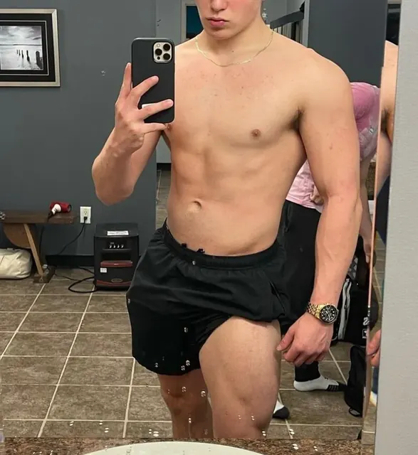 flex_alex OnlyFans muscular male creator