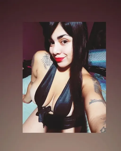Flor OnlyFans profile with tattoos