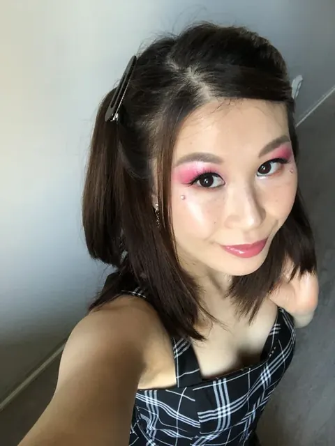 Freakbitchbaby OnlyFans glamorous brunette