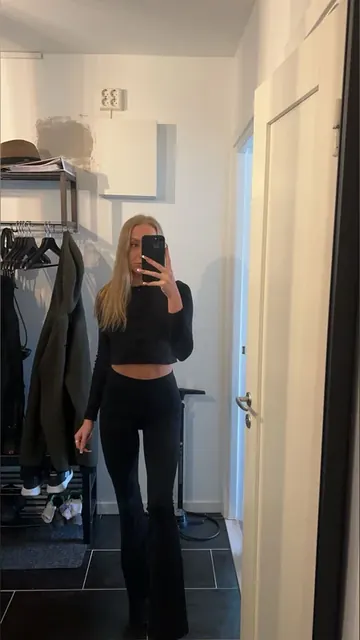 Frida OnlyFans blonde creator