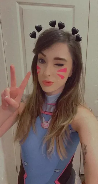 Frostybun OnlyFans creator with cosplay and lingerie