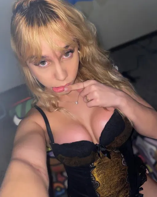 Gabi Lunaa OnlyFans playful trans girl
