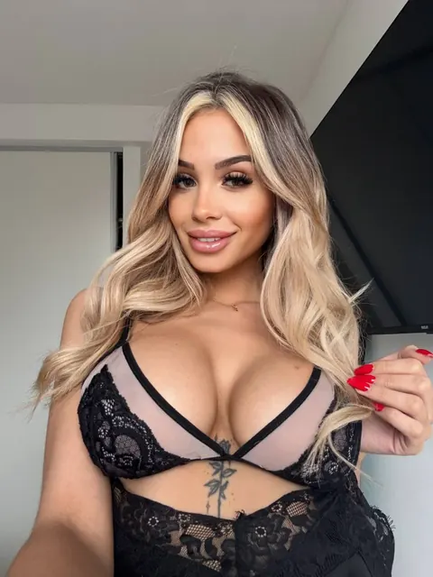 GabriellaSweetItaliana (@gabriellasantoro) OnlyFans petite skinny creator profile photo