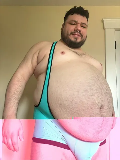 Gainerpignic on OnlyFans with black hair
