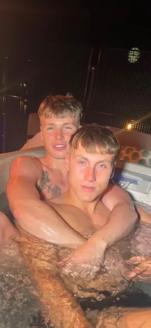 GAY 0161 COUPLE OnlyFans Male Athletic
