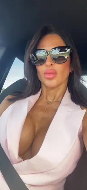 Gena OnlyFans creator showcasing her athletic muscles