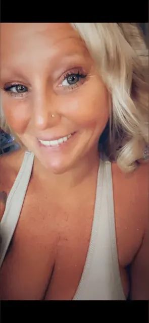 Georgiapeach20 OnlyFans Curvy Tattooed Blonde