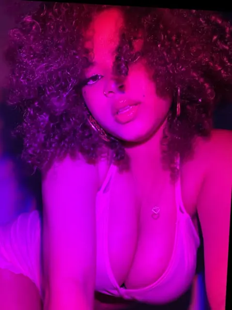 Gia Gold OnlyFans creator with sexy solo content.